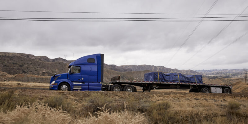 Les avantages et les inconvénients du camionnage à plate-forme