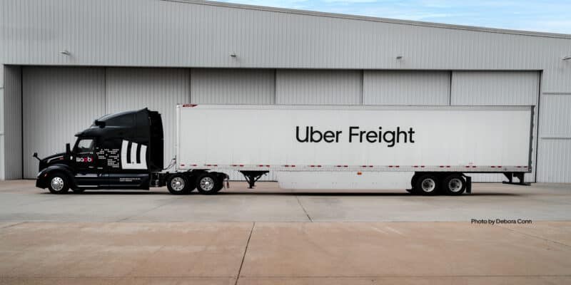 Uber Freight y Waabi presentan la primera solución de despliegue autónomo de camiones del sector